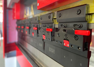 Presse plieuse électrique 40 tonnes 1300 mm facile à utiliser avec moteur de 5,5 W - Product Image 3