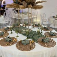 Assiette de présentation ronde en plastique couleur noyer rustique Nika Wholesale pour événements de mariage et traiteur