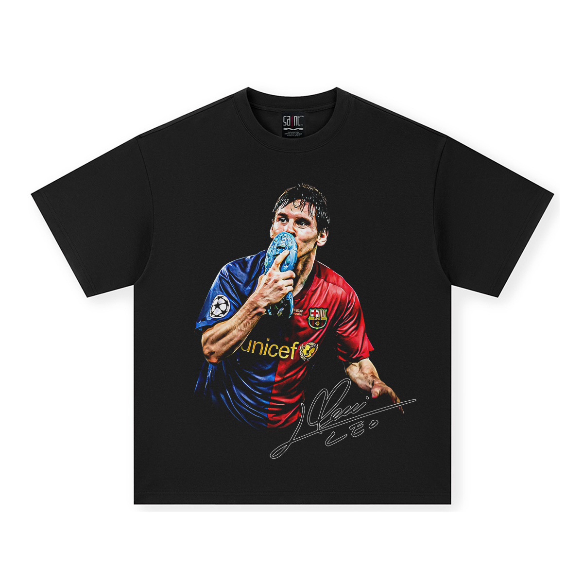 เสื้อยืดแขนสั้นสีดำ