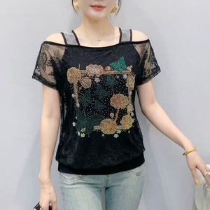 T-<span class=keywords><strong>shirt</strong></span> <span class=keywords><strong>de</strong></span> luxe pour <span class=keywords><strong>femme</strong></span> à motif floral en strass, double couche, en <span class=keywords><strong>gaze</strong></span> <span class=keywords><strong>de</strong></span> soie glacée, à manches courtes, motif scintillant - Product Image 3