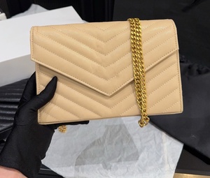 กระเป๋าสะพายข้างผู้หญิงสุดหรู ดีไซน์ทันสมัย สายโซ่เก๋ไก๋ พกพาสะดวก บุด้วยใยโพลีเอสเตอร์ สำหรับสุภาพสตรี - Product Image 3