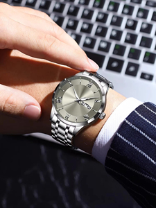 Montre à quartz simple et élégante pour homme, étanche, lumineuse, avec bracelet en acier inoxydable de 20 mm - Product Image 5