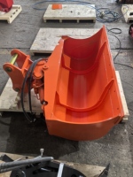 Accessoire d'excavatrice à godet inclinable hydraulique SLN, action d'inclinaison fluide et précise pour le remodelage des terrains et le nivellement des bases de routes