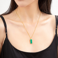 Collier tendance en acier inoxydable avec chaîne à maillons et pendentif coquillage et lettre pour femmes, cadeau d'été, bijoux