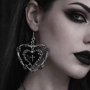Pendientes de Corazón Góticos Modernos Pero No Elegantes, de Aleación de Acero Inoxidable, Pendientes Colgantes de Moda para Mujer - Product Image 1