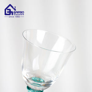 Nouveau design de gobelet de luxe en <span class=keywords><strong>verre</strong></span> coloré fait à la main couleur verte <span class=keywords><strong>vin</strong></span> champagne tasse en <span class=keywords><strong>verre</strong></span> pour fête mariage verres à pied transparents - Product Image 4