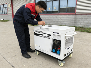 Générateur diesel silencieux de haute qualité 5 kVA, unité de secours domestique <span class=keywords><strong>pour</strong></span> travaux extérieurs, vente directe d'usine, haute puissance 50/60 Hz 418 cm³ - Product Image 1