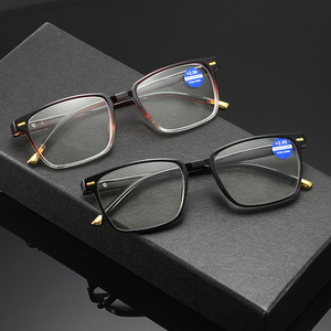 Ready Made Readers Lunettes de lecture anti-lumière bleue en plastique de qualité supérieure pour hommes - Product Image 3