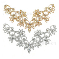 Motif floral en strass super scintillant en forme de V, applique en cristal cousue à la main, accessoires de robe et coiffure de mariée