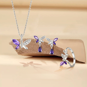 Klassische Tropfen-Ohrringe aus 925er Sterlingsilber mit Schmetterlingsmotiv und violetten Zirkonia-Steinen für Hochzeiten und Partys als Geschenk. - Product Image 3