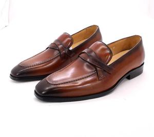 Zapatos de cuero genuino para hombre de alta calidad, al por mayor y personalizables, con tratamiento, zapatos de vestir casuales de cuero para hombre y Oxfords. - Product Image 1