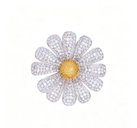 Broche de luxe micro-pavée en zircon motif marguerite, élégante épingle de revers tournesol, accessoire de bijouterie haut de gamme pour costume de banquet