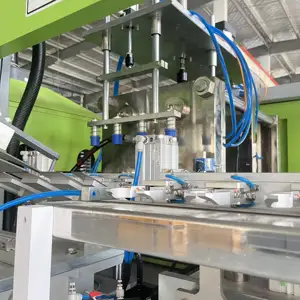 4 कैटिस्ट्स 0.6l प्लास्टिक उड़ाने मशीन की बोतल बनाने की मशीन पूरी तरह से स्वचालित खनिज पानी बनाने वाली मशीन लाइन
