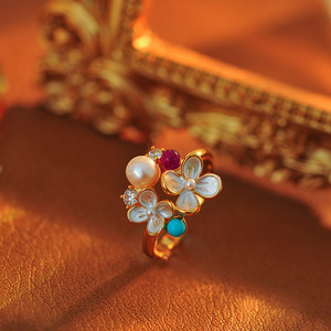 Anello Regolabile di Lusso Retrò con Perla Naturale d'Acqua Dolce Bianca e Lega Elettroplaccata, Design Floreale alla Moda - Product Image 3