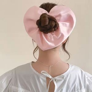 Serre-tête ajustable en satin élégant pour femme, couleur unie, forme cœur, accessoire chouchou surdimensionné - Product Image 4