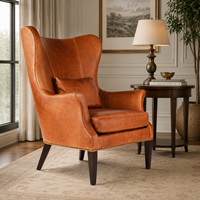 Fauteuil d'appoint de luxe en cuir cognac, style Mid-Century Modern, avec garniture cloutée, pour projets de villas et d'hôtels