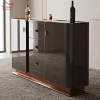 Buffet moderne de luxe italien en bois laqué brillant avec grand espace de rangement pour salle à manger et appartement