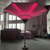 Grand parasol d'extérieur commercial robuste de 3.5m en forme de fleur ronde parapluies de tulipes menés par hôtel avec lumière LED