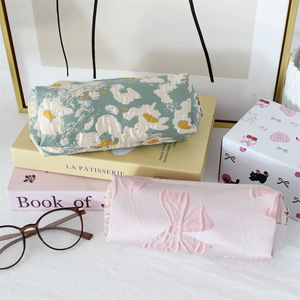 Estojo de Lápis DOMIKEE Fresh Simple com Laço em Relevo, Bolsa de Papelaria com Zíper, Grande Capacidade Interna para Estudantes - Product Image 4