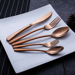 Commercio all'ingrosso in ottone nero forchetta <span class=keywords><strong>da</strong></span> <span class=keywords><strong>cucina</strong></span> e cucchiaio produttore di posate oro posate in acciaio inox Set di posate - Product Image 1