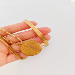 <span class=keywords><strong>Ayatul</strong></span> <span class=keywords><strong>Kursi</strong></span> islamique Eid arabe Pvd enduit en acier inoxydable bijoux collier et Bracelet ensemble breloques coran chaise étanche - Product Image 3