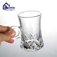 Vente en gros d'usine, 4 motifs gravés, tasse à thé en verre du Moyen-Orient arabe avec soucoupe, ensemble de 6 pièces