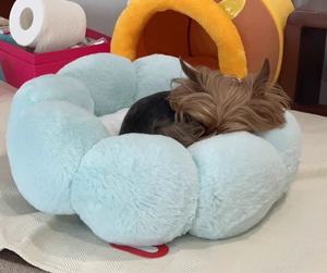 Stijlvolle Minimalistische Pluizige Bloemen Vorm Pluche Kat Nest Klein Indoor Huisdier Bed Voor Honden Winter Wasbaar Donut Kat Bed - Product Image 4