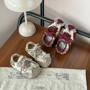 รองเท้าผ้าใบเด็กผู้หญิงสไตล์เจ้าหญิงเยอรมันสำหรับฤดูใบไม้ผลิ พื้นนุ่มใส่สบาย - Product Image 2