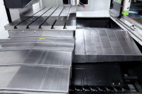 Centre de fraiseuses CNC verticales du groupe chinois GUOSHENG MVL1270 Centre d'usinage haute performance