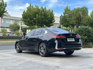 Le nouveau modèle 2025 de la BMW Premium 530 est la voiture d'occasion haut de gamme la plus vendue, élégante, grande et de haute qualité - Product Image 4