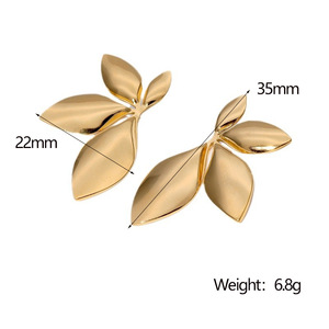 Vente en gros, offre spéciale, boutique de bijoux, boucles d'oreilles pour femmes en acier inoxydable plaqué 18 carats avec fleurs et feuilles pleureuses - Product Image 2