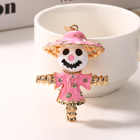 En gros, Porte-clés Épouvantail en Alliage avec Strass et Émail, Pendentif Figurine de Dessin Animé Mignonne Incrusté de Cristal, Breloque de Sac, Porte-clés pour Voiture et Sac à Dos