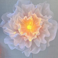 Bunga Organza LED Raksasa Buatan Tangan Simulasi Tinggi Warna Dapat Disesuaikan Menyala untuk Dekorasi Acara Fotografi Pernikahan