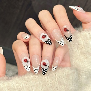 Yihe Original [Flower Spot Ladybug] Faux ongles à presser, motif vague, style français mignon pour fille, patchs d'art ongulaire à porter sur les doigts - Product Image 1