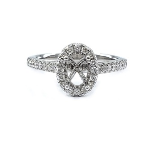 Bague de fiançailles classique sur mesure en or blanc de qualité supérieure avec diamant naturel, sertie d'une halo ovale et pavé, idéale pour les mariages féminins - Product Image 1