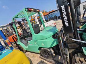 Chariot élévateur d'occasion Mitsubishi FD30 Chariot élévateur d'occasion de 3 tonnes de marque japonaise en stock à vendre à Shanghai - Product Image 2