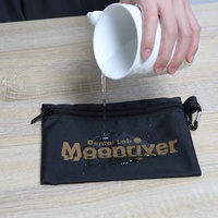 Pochette cadeau plate en polyester noir imperméable avec logo doré personnalisé, fermeture éclair, pour kit d'hygiène bucco-dentaire, petit sac de rangement pour accessoires, pour clinique dentaire