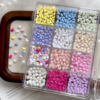 Kit de 12 grilles de breloques 3D en forme de cœur pour ongles, couleurs assorties, en résine, jolies pierres en forme de cœur, strass, accessoires de décoration DIY pour manucure et nail art