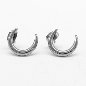 Pendientes yunnique con forma de luna creciente, diseño geométrico plateado de acero de titanio para hombres y mujeres, joyería - Product Image 1