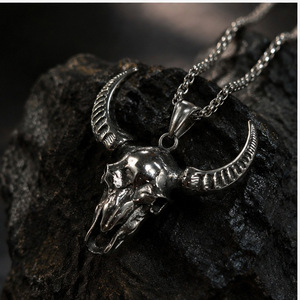Yunnique – collier avec pendentif en forme de crâne de taureau en acier inoxydable pour hommes, chaîne de bijoux de style Vintage en forme d'animal, accessoire de mode - Product Image 5