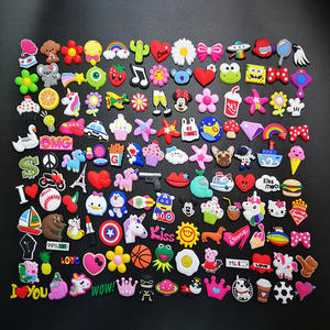 Vente en gros <span class=keywords><strong>pas</strong></span> <span class=keywords><strong>cher</strong></span> personnage de dessin animé PVC chaussures en caoutchouc souple breloques figurine bébé accessoires pour chaussures Croc - Product Image 6