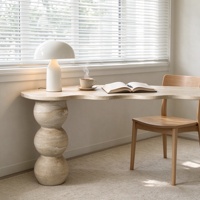 Table console moderne en marbre travertin beige avec pieds sphériques empilés uniques, idéale pour la décoration de couloirs et de salons de luxe.
