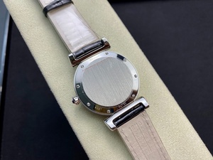 Elegante Reloj de Cuarzo para Mujer con Esfera de Números Romanos y Madreperla, Ventana de Fecha, Correa de Cuero, Reloj de Pulsera para Vestir, para Fiestas, Oficina, Uso Diario, Chopards - Product Image 3