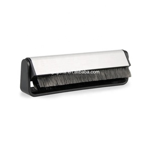 Gran oferta, cepillo de fibra de carbono estático, simple, gira el cepillo plateado, cepillo antiestático, limpiador de álbum de disco LP - Product Image 1
