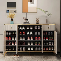 Meuble de rangement à chaussures moderne de luxe léger pour entrée, armoire à chaussures à panneaux cannelés avec porte battante, meuble organisateur de chaussures pour couloir avec cadre doré
