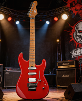 Guitare électrique conçue aux États-Unis avec micros Alnico II V, corps en aulne massif, manche en érable torréfié, tremolo Floyd Rose