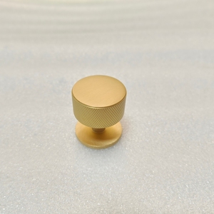 2026 Más vendido Juego de pomo de latón satinado moleteado para puerta de paso interior y gabinete, con cilindro tubular y manija de cerradura - Product Image 1