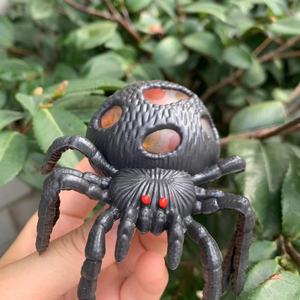 Jialedi Araña Negra de Halloween, Juguete Peculiar, Bola de Araña con Cuentas de Color Dorado, Antiestrés, Divertida y Duradera - Product Image 1