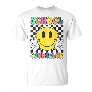 Camiseta para consejero escolar con diseño de cara sonriente colorida para profesores y personal - Product Image 2