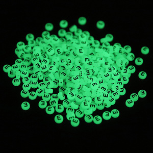 Perline Luminose con Iniziali dell'<span class=keywords><strong>Alfabeto</strong></span> per Creazione di Gioielli Fai-da-Te, Accessori in Acrilico con Lettere e Cuori Fluorescenti - Product Image 6